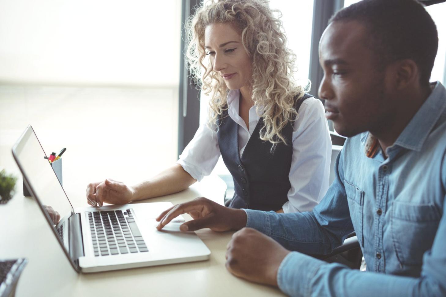 Illustration des méthodes d'évaluation pratiques utilisées dans le programme de formation